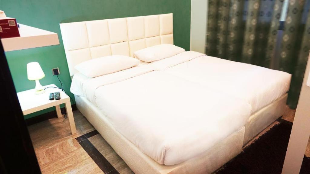 Hotel Leaders Plaza Salmiya Кувейт Экстерьер фото
