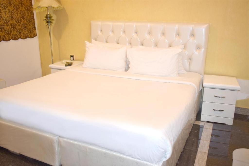 Hotel Leaders Plaza Salmiya Кувейт Экстерьер фото